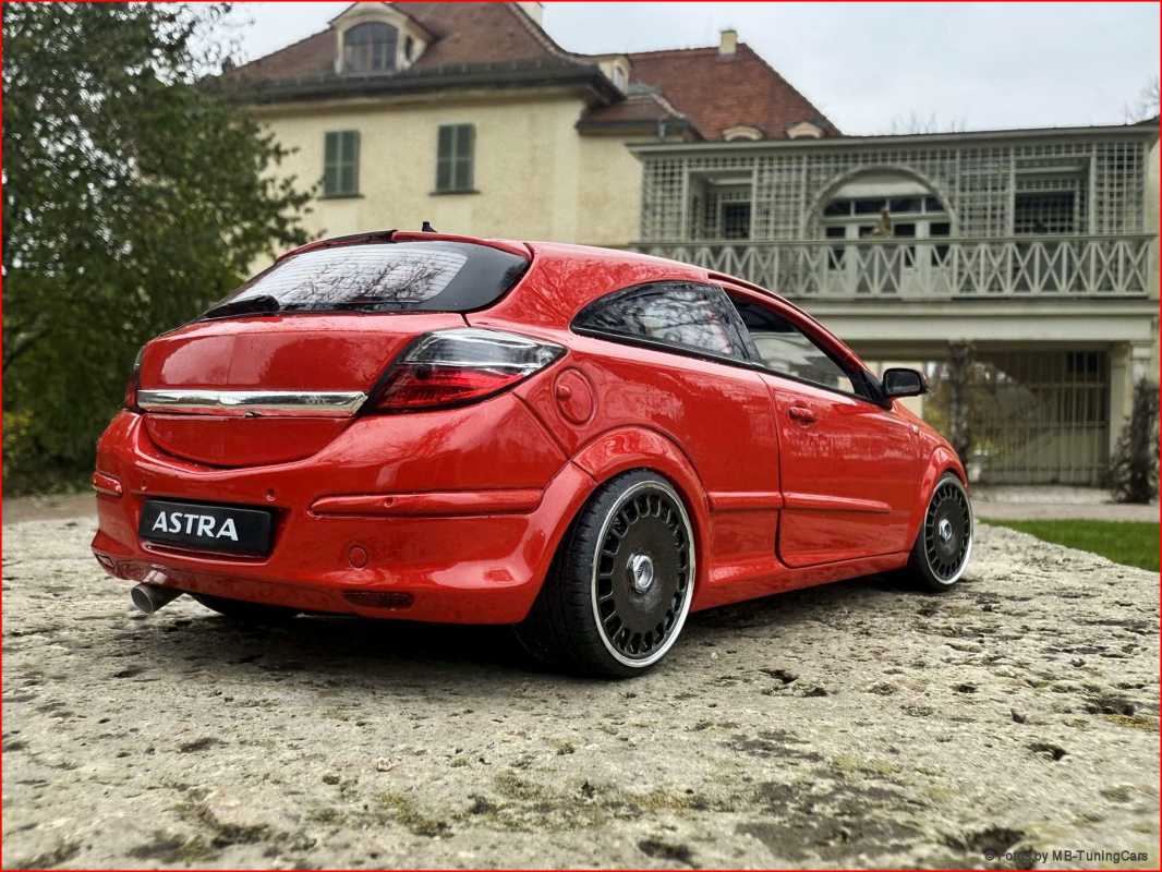 1:18 Opel Astra GTC 2005 RED + OZ DTM Alu = inkl OVP